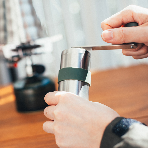 Hario Outdoor V60 Metal - Ručný Mlynček
